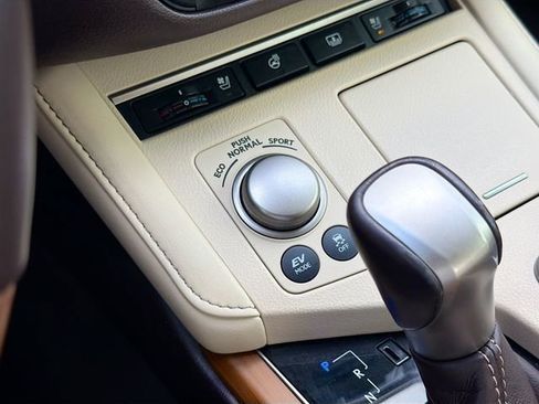 Used 2016 Lexus ES 300h w/ Luxury Package w/Wood Trim FWD image 29