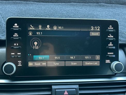 Used 2018 Honda Accord Sport image 19