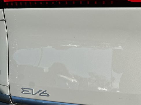 New 2025 Kia EV6 Wind image 27