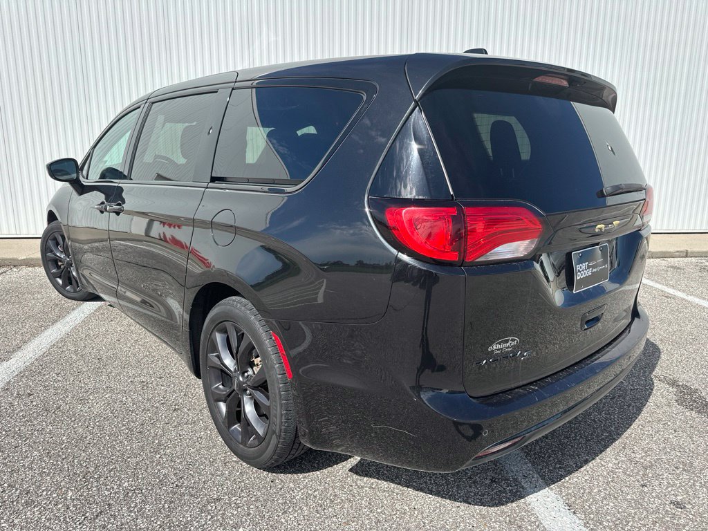 Used 2018 Chrysler Pacifica Touring Plus w/ S Appearance Package FWD image 5