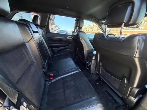 Used 2017 Jeep Grand Cherokee Altitude image 9