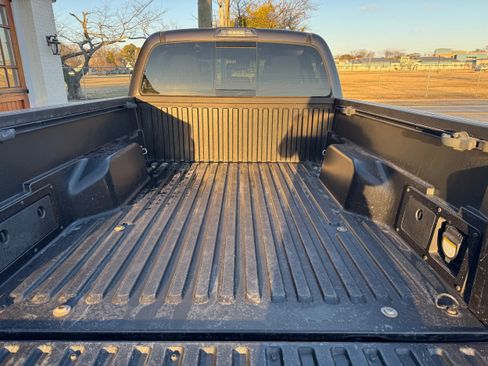 Used 2018 Toyota Tacoma TRD Sport image 30