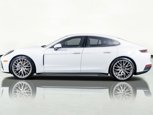 Used 2024 Porsche Panamera 4 w/ Premium Package image 5