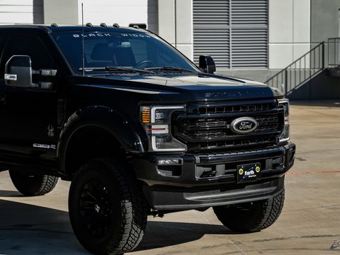 Used 2022 Ford F250 Lariat w/ Black Appearance Package image 22