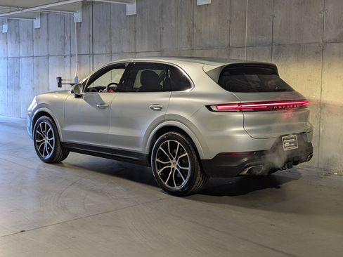 Certified 2025 Porsche Cayenne AWD/4WD image 3