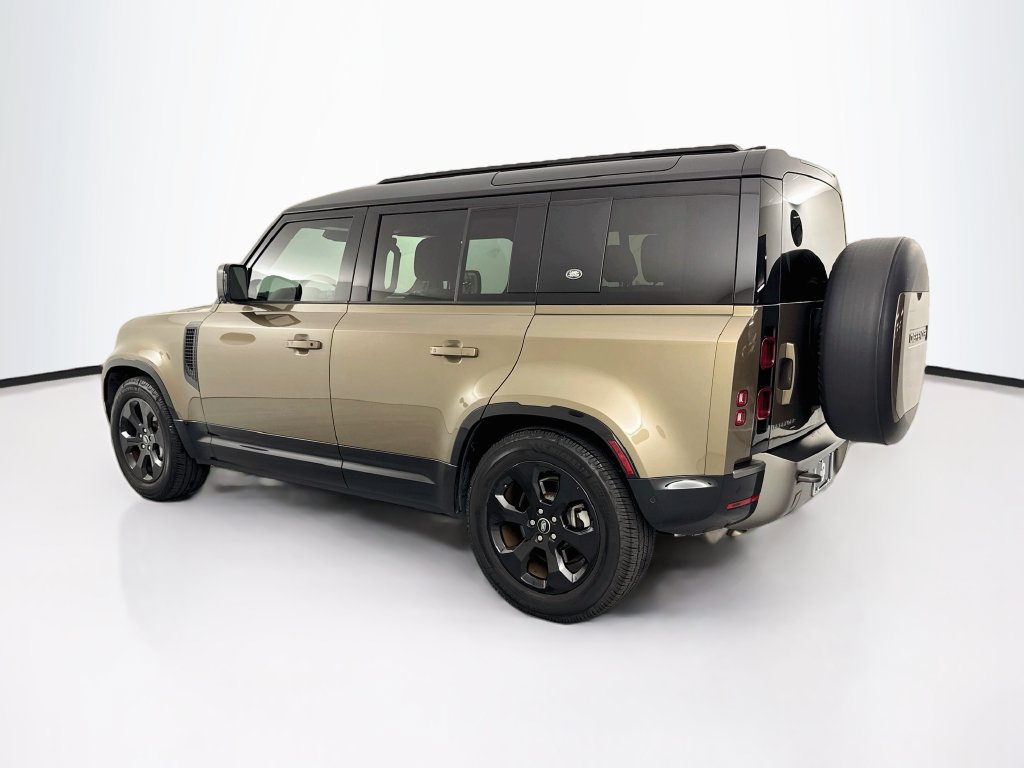 Certified 2022 Land Rover Defender 110 X-Dynamic HSE AWD/4WD image 7
