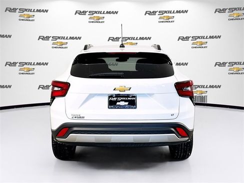 Used 2025 Chevrolet Trax LT image 6