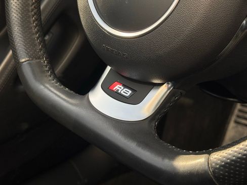 Used 2014 Audi R8 V10 w/ Full Leather Package image 76