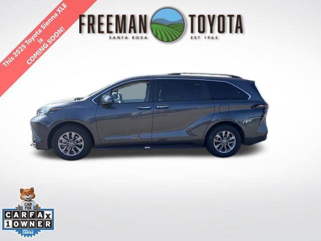 Used 2025 Toyota Sienna XLE FWD image 1