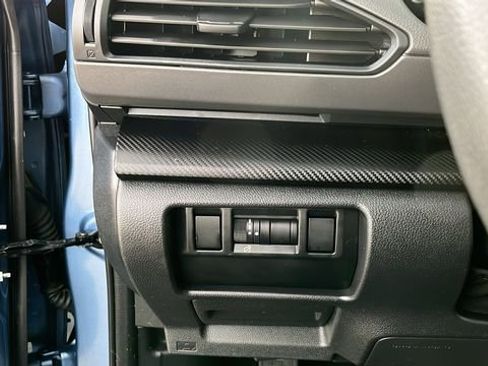 Used 2024 Subaru Crosstrek 2.0i Premium w/ Popular Package #4 image 8