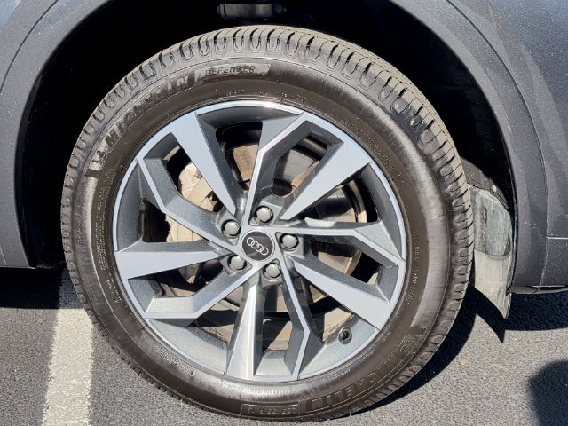 Used 2023 Audi Q5 2.0T Premium w/ Convenience Package AWD/4WD image 4