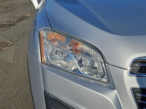 Used 2016 Chevrolet Trax LT image 10