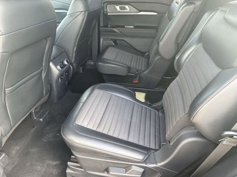 Used 2025 Ford Explorer ST-Line image 15