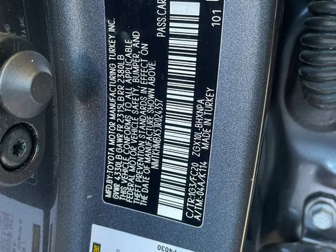 Used 2018 Toyota C-HR XLE FWD image 33