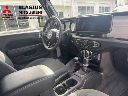 Used 2024 Jeep Wrangler Unlimited w/ Convenience Group AWD/4WD image 43
