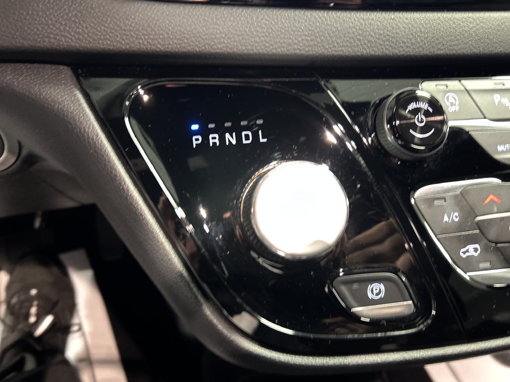Used 2026 Chrysler Pacifica Select FWD image 20