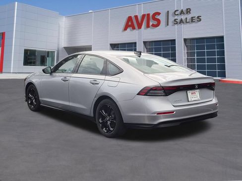 Used 2025 Honda Accord SE image 9