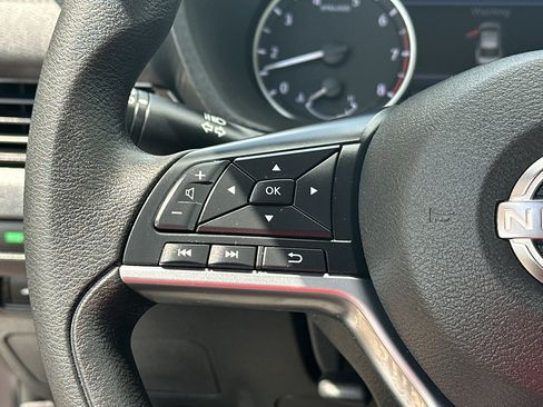 Used 2025 Nissan Sentra SV FWD image 14