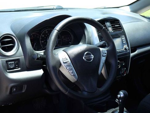 Used 2016 Nissan Versa Note SV FWD image 2