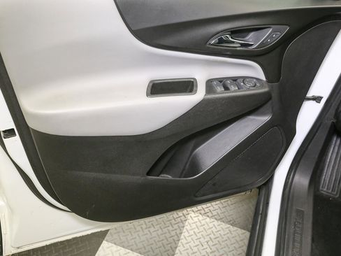 Used 2019 Chevrolet Equinox LS FWD image 37