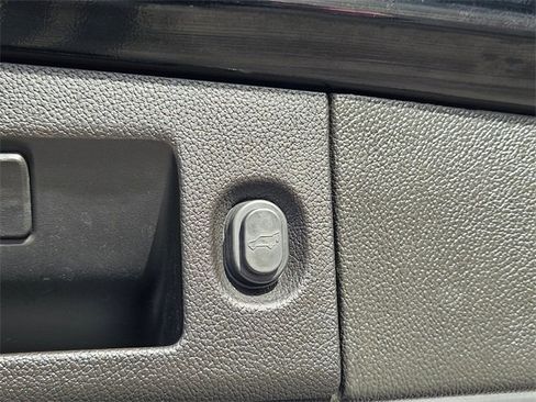 Used 2019 GMC Yukon SLT w/ Premium Edition image 11