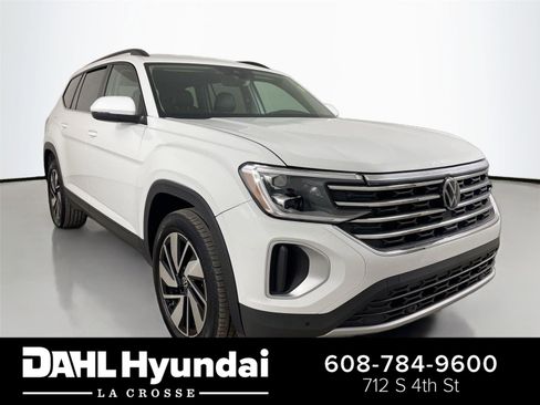 Used 2024 Volkswagen Atlas SE image 1