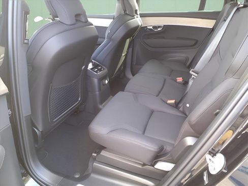 Used 2025 Volvo XC90 T8 Plus w/ Protection Package Premier image 34