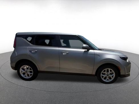 Used 2025 Kia Soul LX w/ LX Technology Package FWD image 16