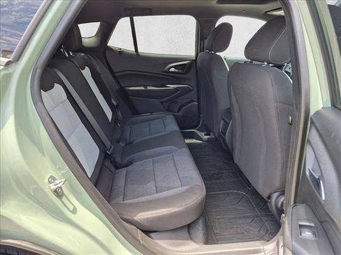 Used 2024 Chevrolet Trax RS w/ Sunroof Package FWD image 21