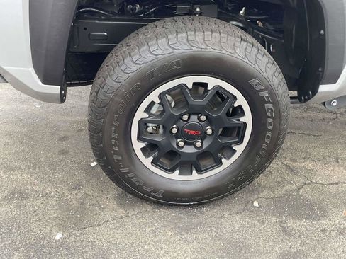 Used 2025 Toyota Tacoma TRD Off-Road AWD/4WD image 8
