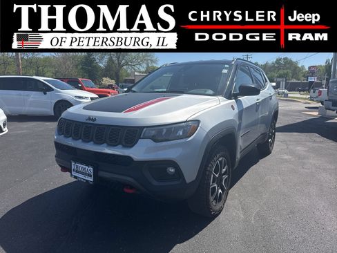 Used 2024 Jeep Compass Trailhawk AWD/4WD image 3