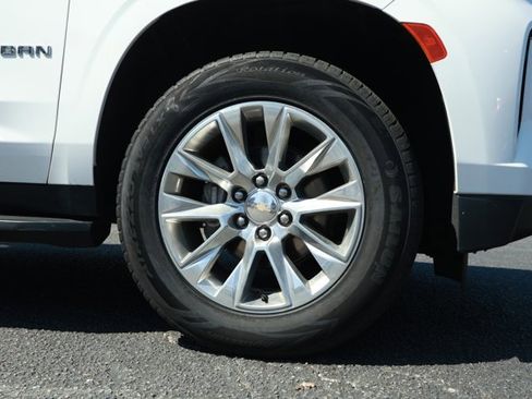 Used 2023 Chevrolet Suburban Premier image 5