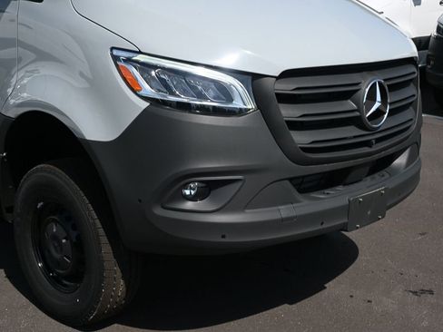 Used 2025 Mercedes-Benz Sprinter 2500 image 32