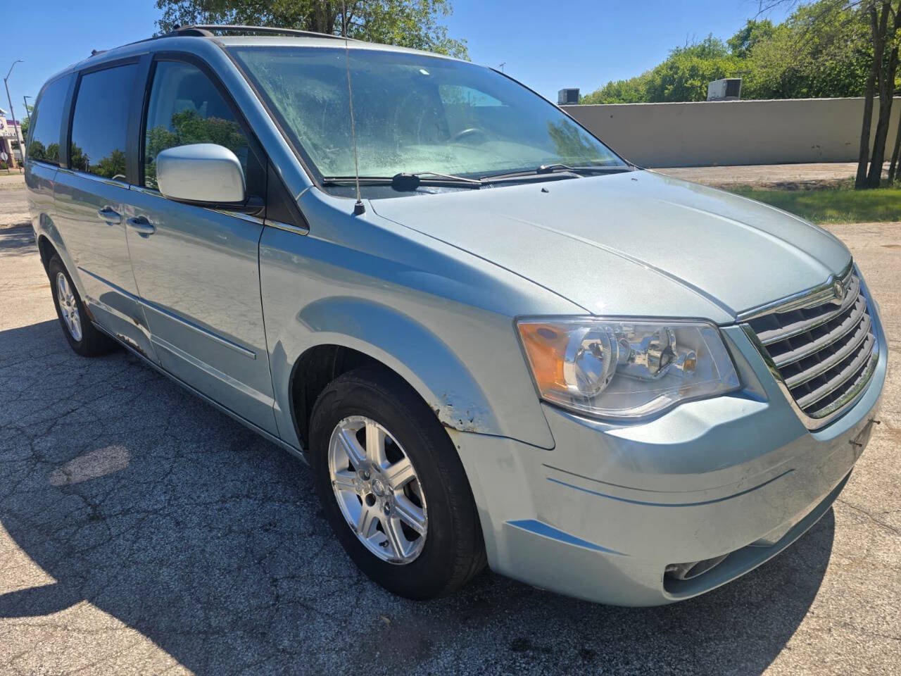 Used 2008 Chrysler Town & Country Touring FWD image 3