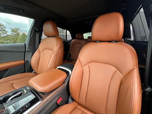 Used 2025 Audi Q8 Prestige image 10