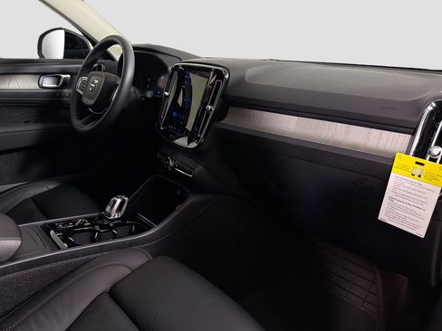 Certified 2023 Volvo XC40 B5 Plus w/ Climate Package image 29