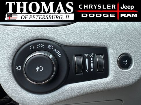 Used 2019 Jeep Cherokee Limited AWD/4WD image 12