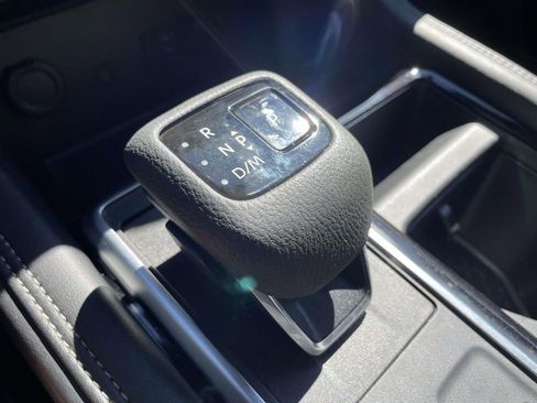 Used 2024 Nissan Pathfinder Platinum image 25