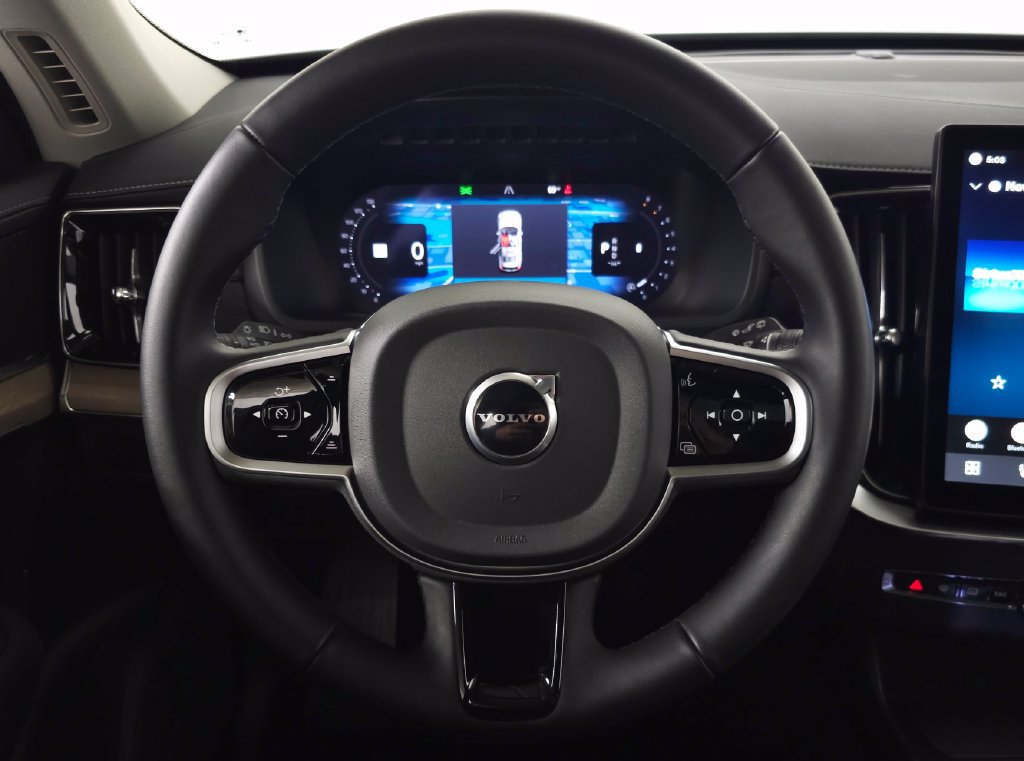 Certified 2025 Volvo XC90 B5 Core AWD/4WD image 20