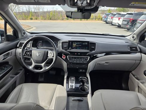 Used 2019 Honda Pilot Touring image 10