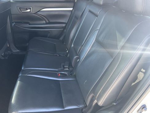 Used 2019 Toyota Highlander XLE image 28