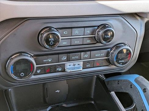 Used 2023 Ford Bronco Wildtrak image 16