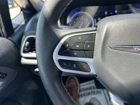 Certified 2025 Chrysler Pacifica Select FWD image 24