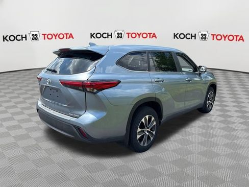 Used 2023 Toyota Highlander XLE AWD/4WD image 8