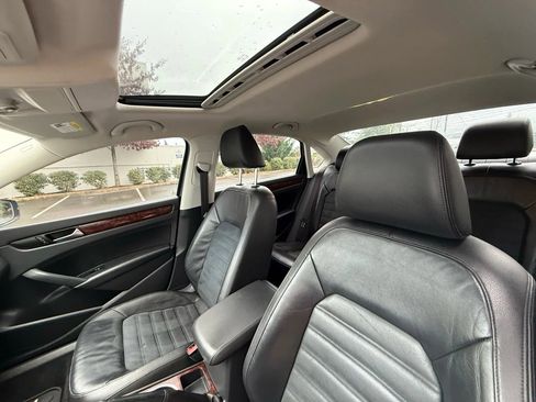 Used 2013 Volkswagen Passat TDI SEL Premium image 12