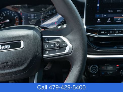 Used 2025 Jeep Compass Trailhawk AWD/4WD image 24