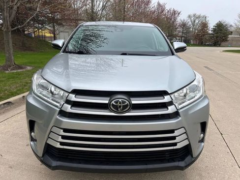 Used 2019 Toyota Highlander Plus image 2