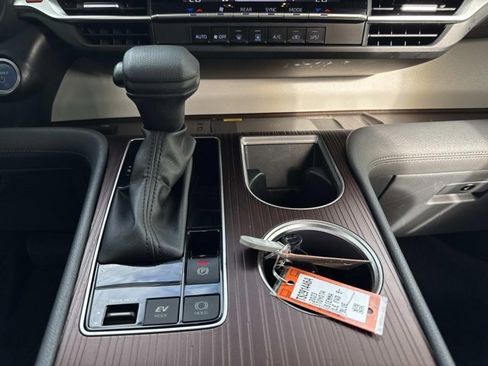 Certified 2023 Toyota Sienna LE w/ LE Plus Package image 26