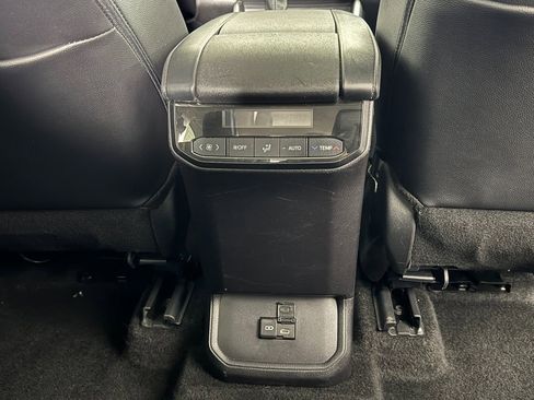 Used 2024 Toyota Highlander LE image 29