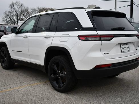 New 2025 Jeep Grand Cherokee Limited w/ Black Appearance Package AWD/4WD image 4